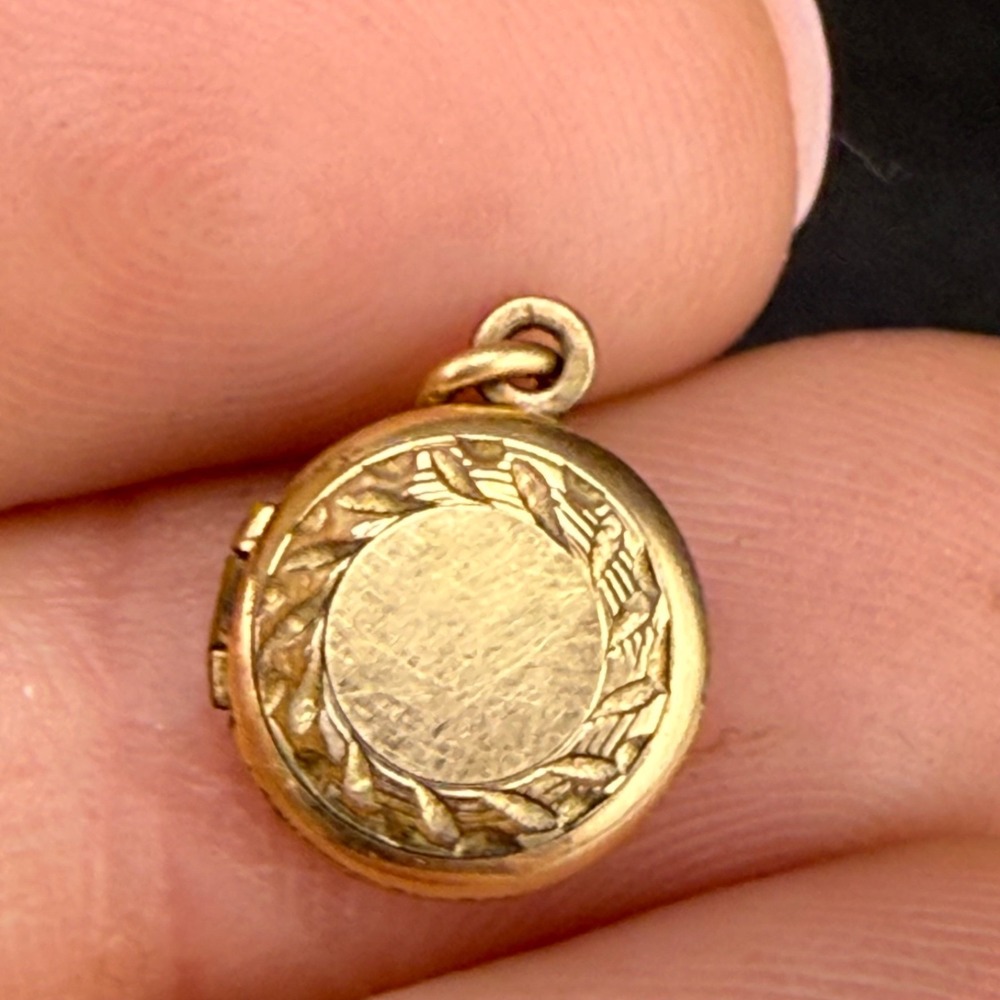 Vintage Gold Filled Locket Round Signed  A&Z